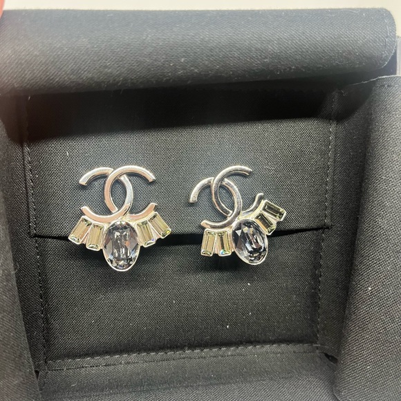 Chanel large crystal clip on earrings - Picture 1 of 9